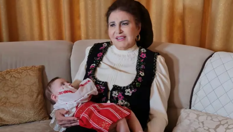 irina-loghin-a-lansat-un-cantec-emotionant-pentru-nepotica-ei-1