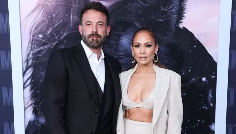 Jennifer Lopez și Ben Affleck, sărut pe covorul roșu