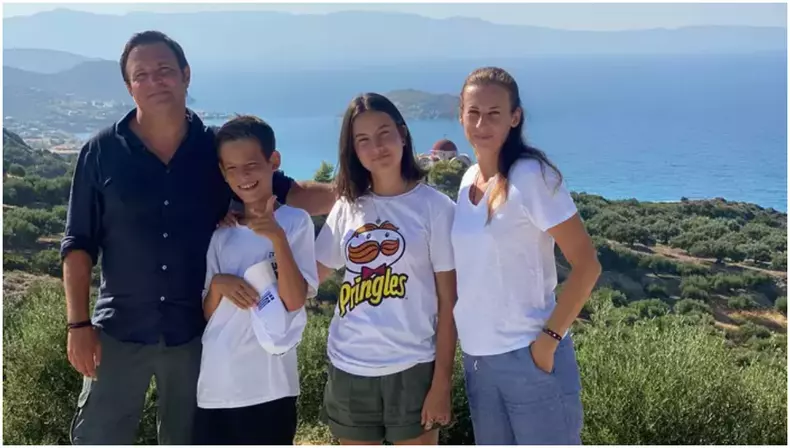 daniel buzdugan si familia in grecia