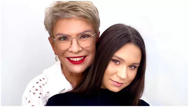 teo trandafir si fiica ei, maia