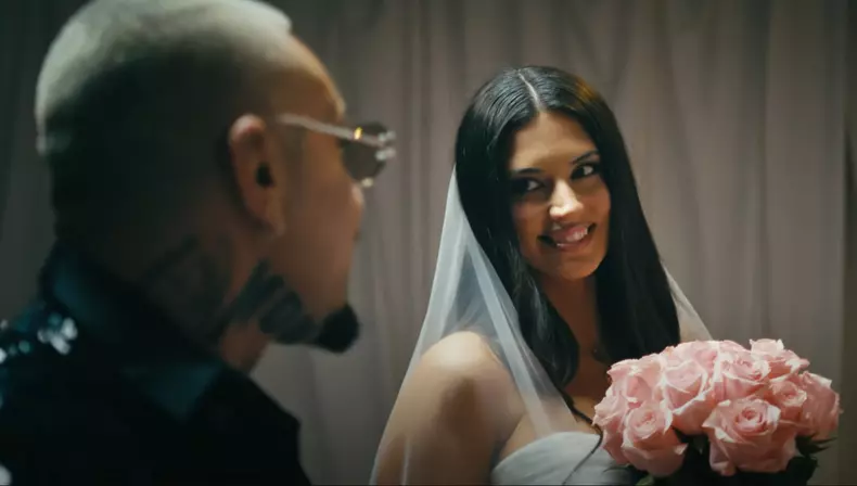 Alex Velea și Antonia, mire și mireasă în videoclipul piesei „Cum Se Împarte Dragostea”