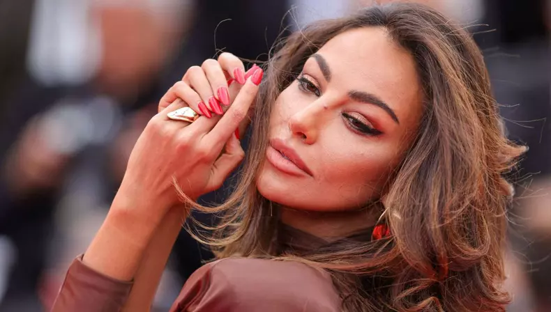 Mădălina Ghenea, apariție senzuală în costum de baie, în Italia