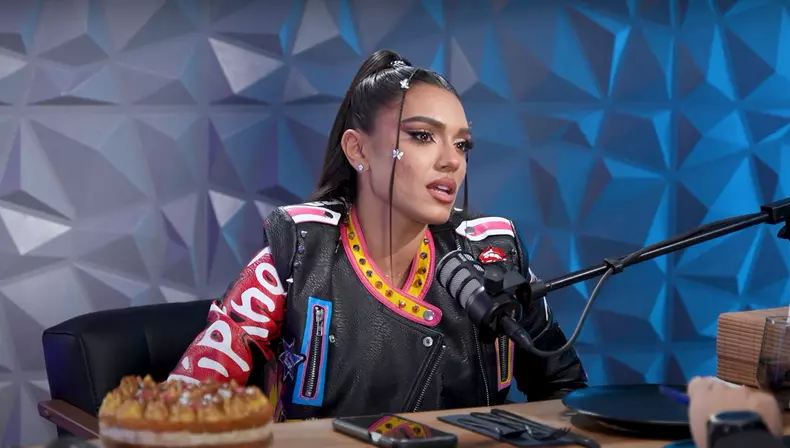 Karmen Simionescu, fiica lui Adrian Minune, a vorbit despre divorț în podcast la Bursucu