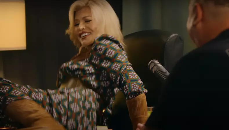 Loredana Groza a dansat provocator pe masă, în podcastul lui Mihai Bobonete (1)