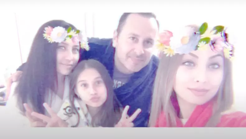 Cesima Nechifor cu părinții și sora ei, Anisia