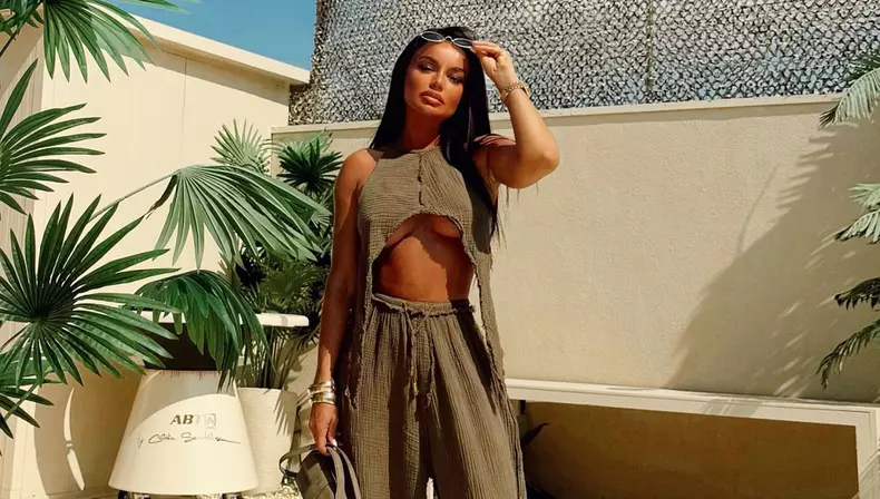 Babs este de nerecunoscut