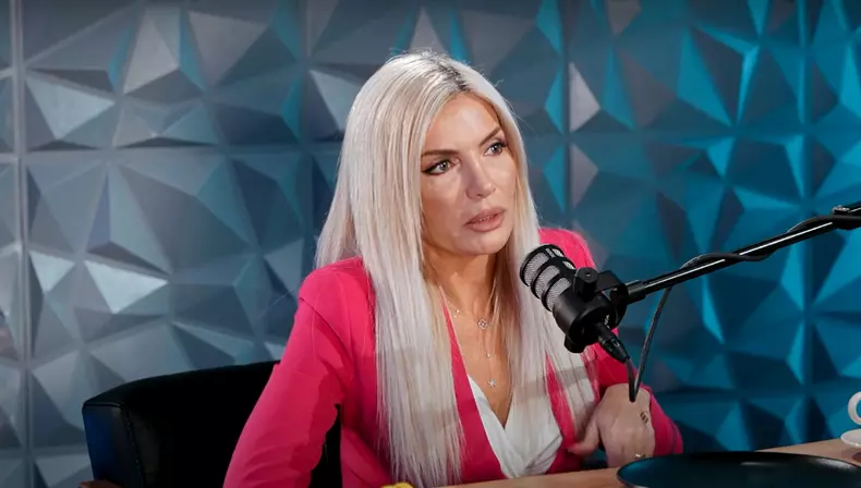 Laura Vicol invitată la podcastul lui Bursucu