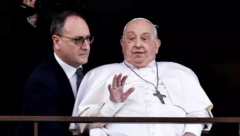 Pope Francis Makes First Public Appearance in 5 Weeks