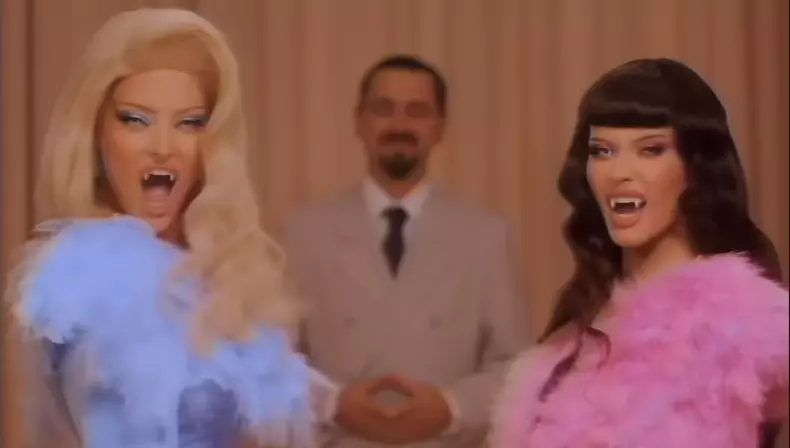 Delia și Erika Isac în videoclipul piesei „Ratat”