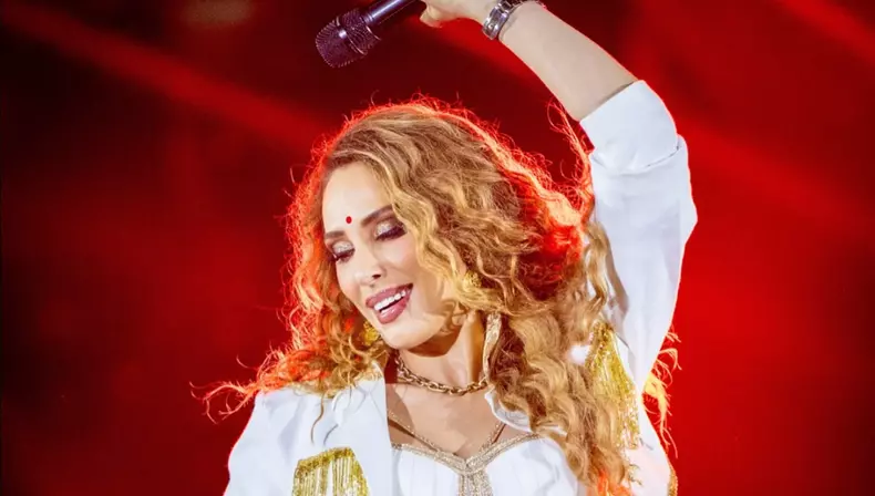 Iulia Vântur, adevărul despre viața în India. Prezentatoarea formează un cuplu cu actorul Salman Khan de mai bine de un deceniu