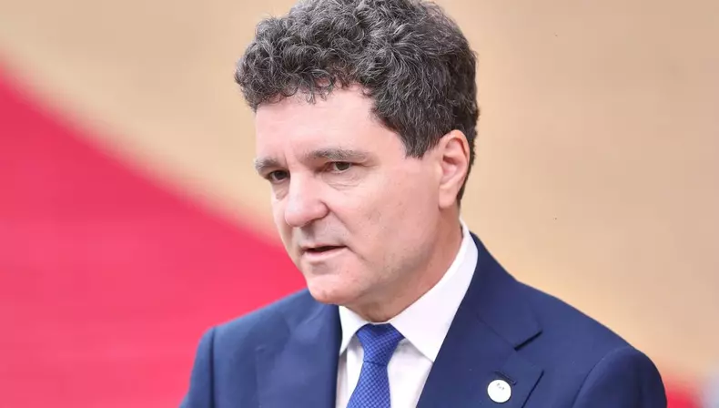 Prima lege contestată de Nicușor Dan la CCR