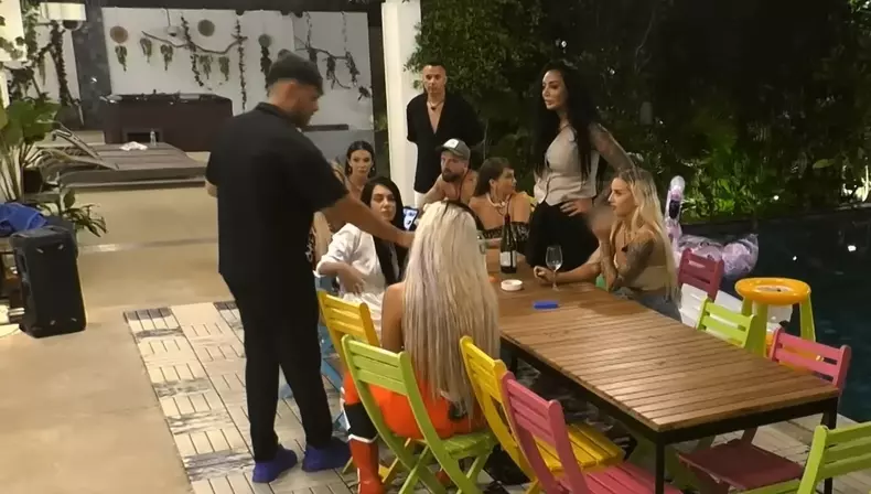 Cum au reacționat ispitele feminine de la Insula Iubirii 2025 după ce Andrei Lemnaru le-a spus că Ella Vișan a întreținut relații intime cu ispita Teo Costache