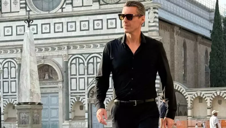 Mircea Badea, la bustul gol în emisiunea lui Denise Rifai