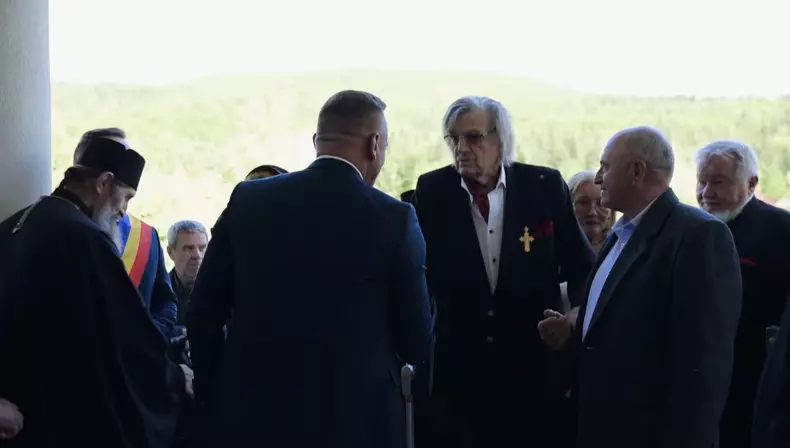 Florin Piersic, întâmpinat cu pâine și sare la Mănăstirea Putna  (7)