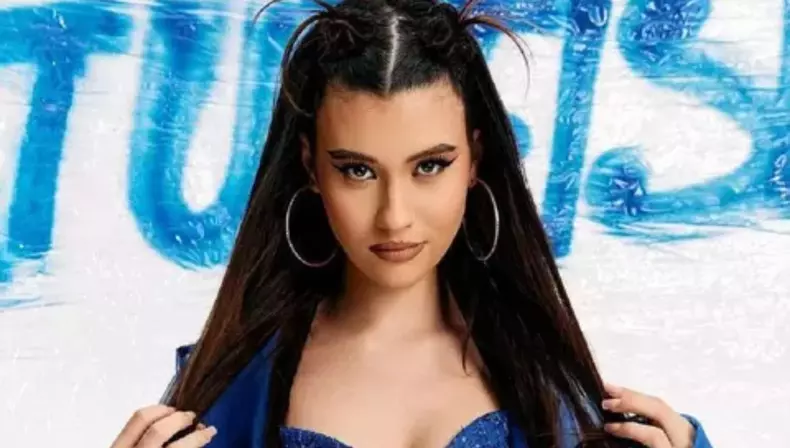 erika-isac-machiaj