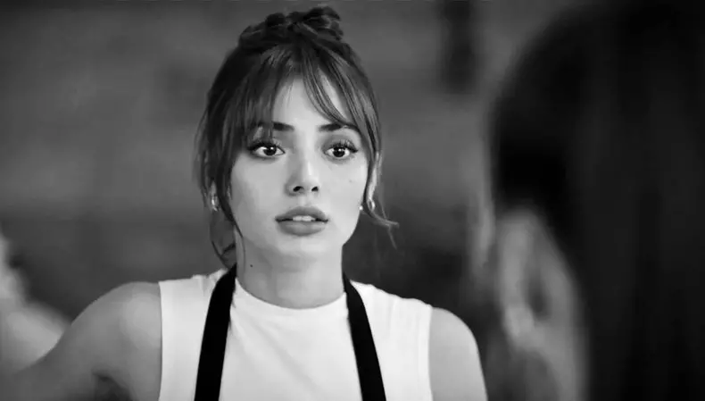 cine-e-rabia-soyturk-defne-din-serialul-melek-1