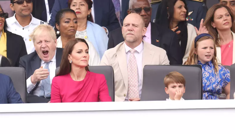 Cum e să locuiești în Palatul Buckingham. Dezvăluirile făcute de Mike Tindall, soțul nepoatei Reginei Elisabeta