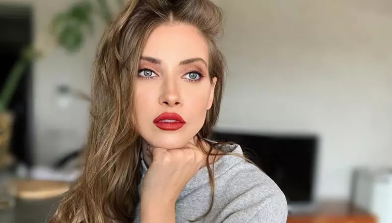 iulia-albu-e-furioasa-ce-a-patit-in-aeroport-inainte-sa-decoleze