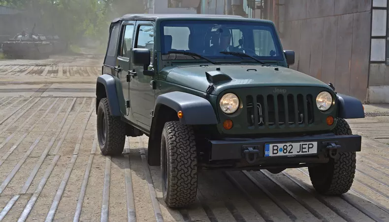 jeep j8 romania