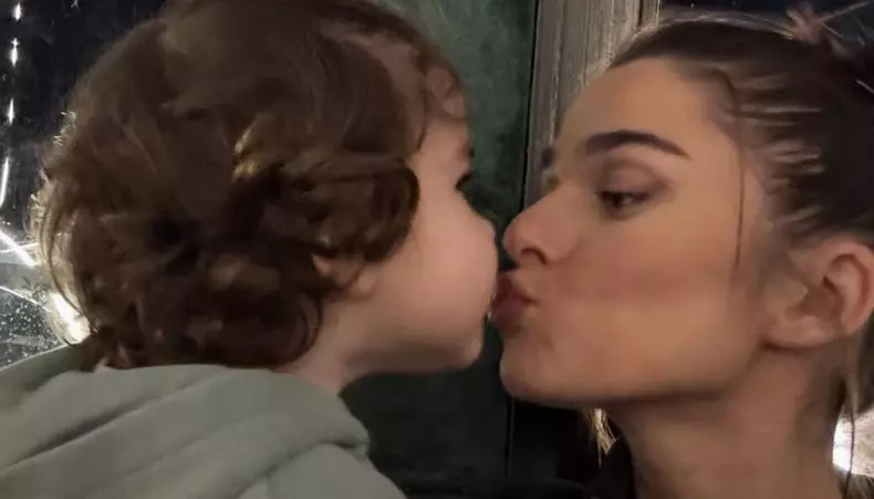 Theo Rose și fiul ei