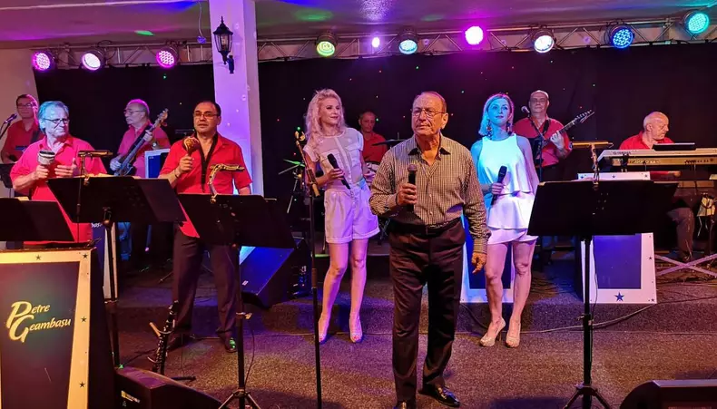 39313209_1917355151663432_3611465002218684416_o