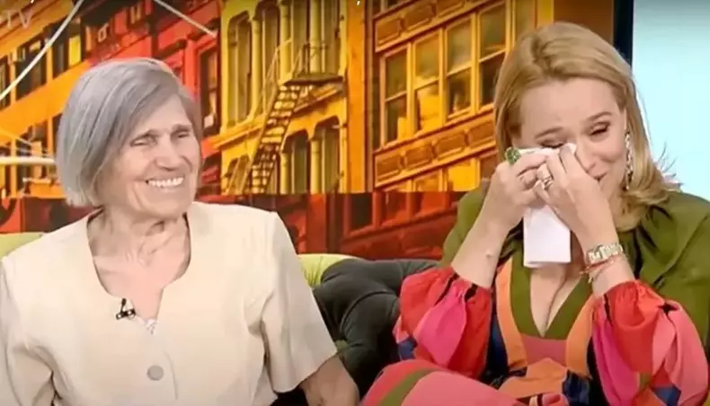 Andreea Esca, în lacrimi la TV. Ce surpriză i s-a făcut chiar de ziua ei. „Îi datorez foarte multe lucruri”