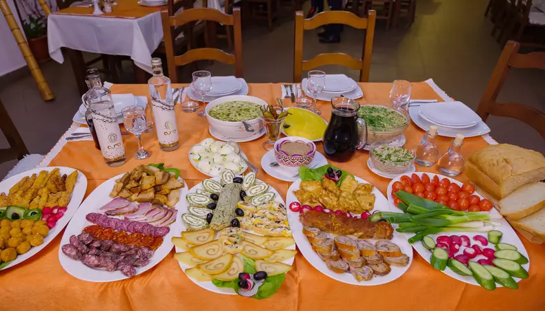 ROventura-Kanal-D.-George-Mihai-si-Andreea-Stravoiu-ajung-in-locuri-de-basm-din-Tara-Motilor-17