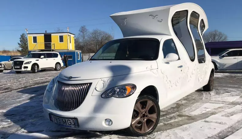Acest Chrysler PT Cruiser duce opulența la un alt nivel