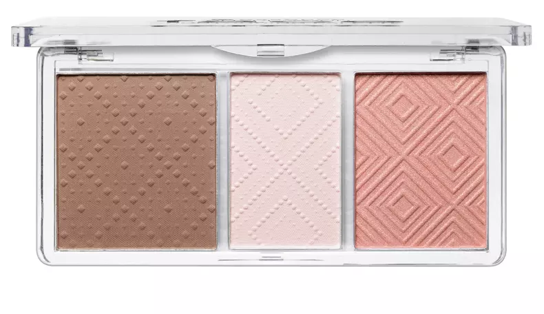 shape your face contouring palette ESSENCE 1, 2, 3 – contur perfect! Această paletă reunește tot ceea ce ai nevoie pentru conturarea feței. Bronzer-ul mat subliniază anumite zone ale tenului în timp ce iluminatorul accentuează anumite zone. Fardul de obraz, cu o strălucire subtilă adaugă un plus de prospețime.