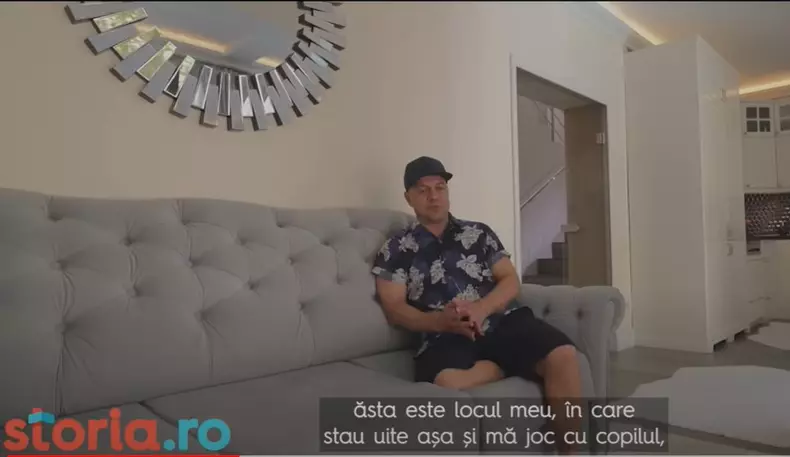 Asa arata livingul casei lui Dan Badea