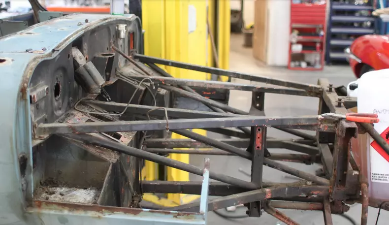 rusty Jaguar E 1964_08