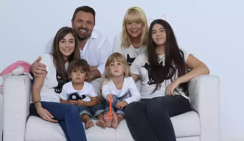 horia-brenciu-familie-scaled-1