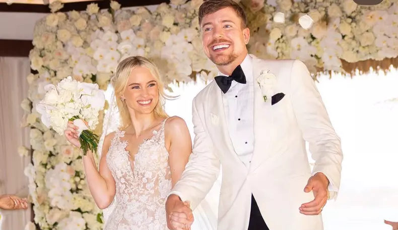 Mr. Beast și Thea Booysen2