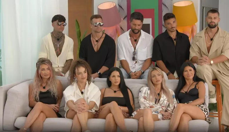 Ella, afectată de imagini cu iubitul ei  (5)