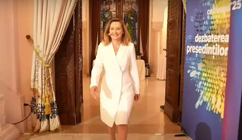 Cât-a-costat-rochia-Elenei-Lasconi-purtată-la-dezbaterea-de-la-Digi-24 (2)