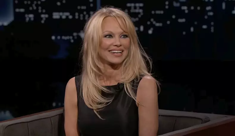 Pamela Anderson in knots over balloon sculptures.