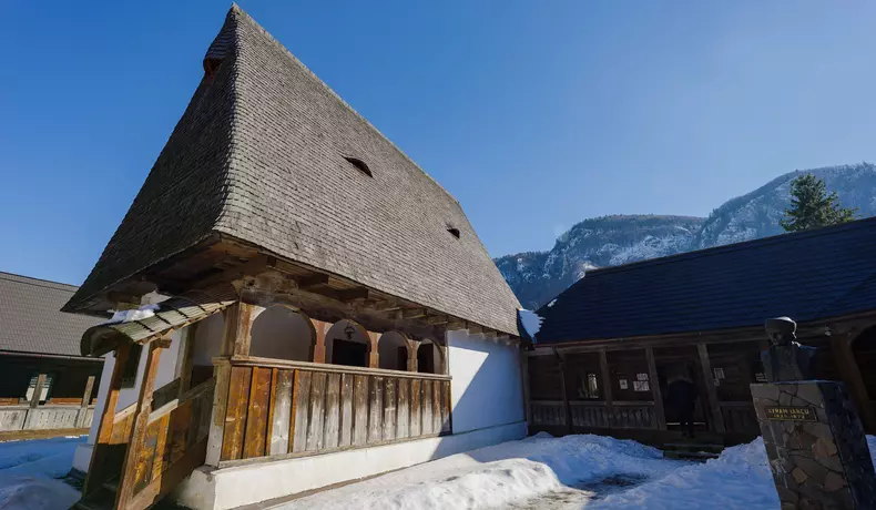 ROventura-Kanal-D.-George-Mihai-si-Andreea-Stravoiu-ajung-in-locuri-de-basm-din-Tara-Motilor-12