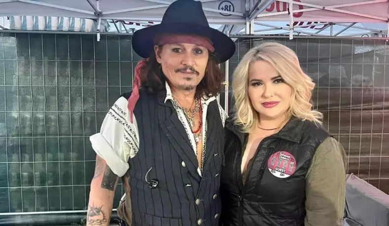 viorica-ionita-din-clejani-cadou-johnny-depp-840920