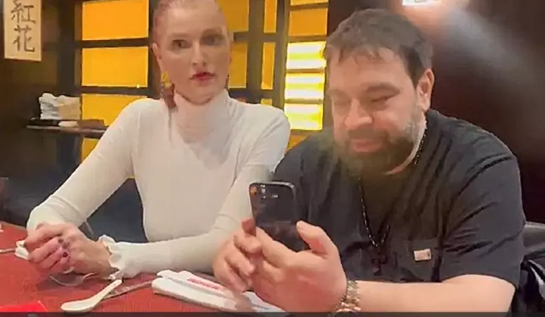 florin-salam-femeie-batuta-hotel-bucuresti-881165