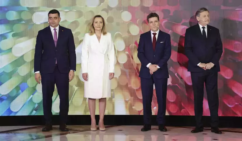 Cât-a-costat-rochia-Elenei-Lasconi-purtată-la-dezbaterea-de-la-Digi-24 (1)