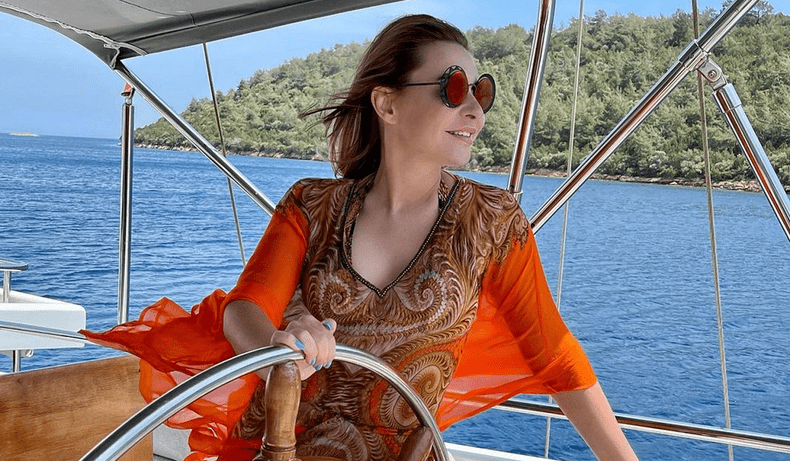 adina-buzatu-topless-la-plaja-in-turcia-cum-s-a-protejat-de-soare_size24