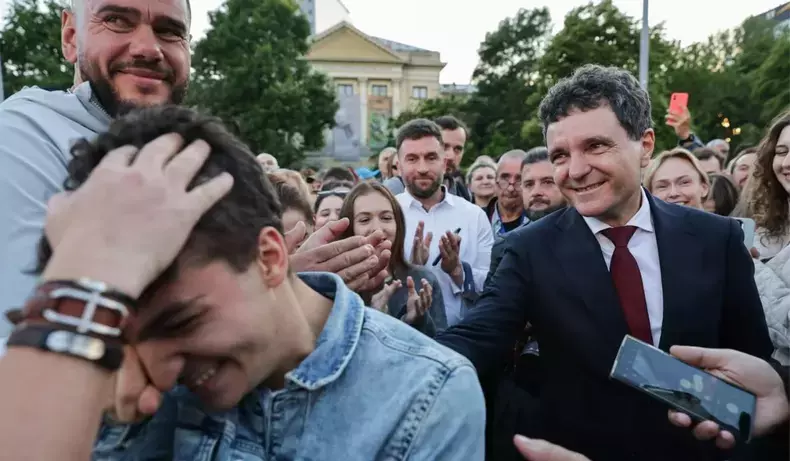 miting-romania-in-lumina-nicusor-dan-1