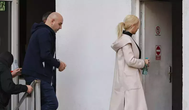 laura-vicol-si-vladimir-cioba-la-intrarea-in-cladirea-iccj-13-februarie-2024-1