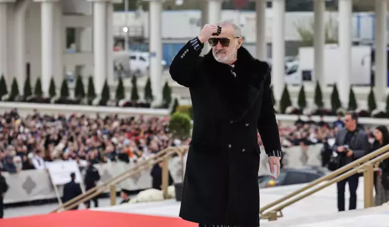 gigi-becali-slujba-sfintire-catedrala-mantuirii-neamului-26-oct-2025-1
