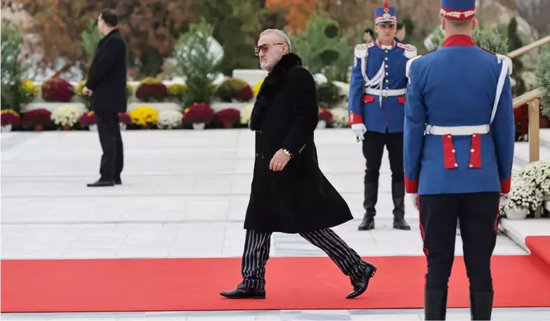 gigi-becali-slujba-sfintire-catedrala-mantuirii-neamului-26-oct-2025