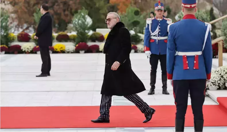 gigi becali3