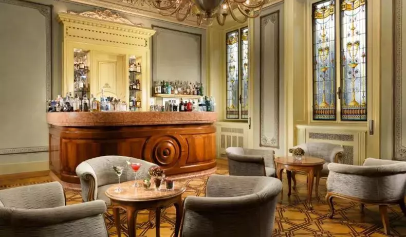 bar hotel