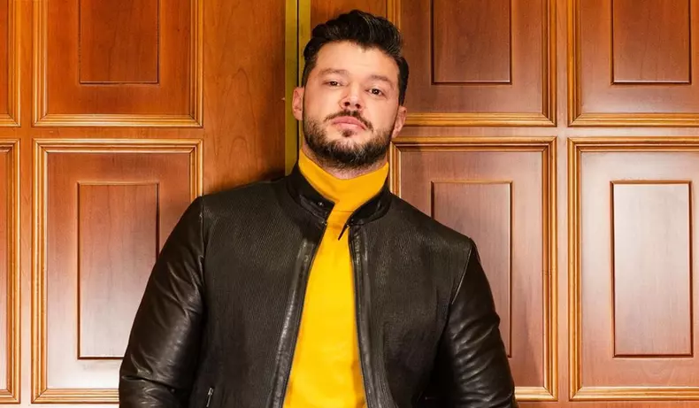 Victor Slav vine la Stand-Up Revolution