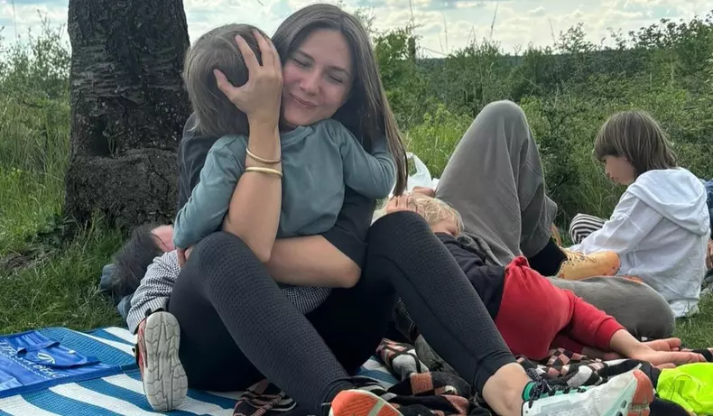 Adela Popescu și cei trei băieți ai săi