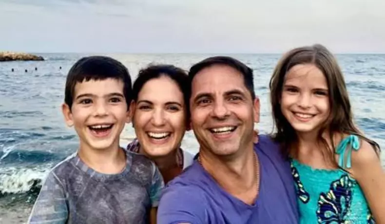 Dan Negru și familia sa